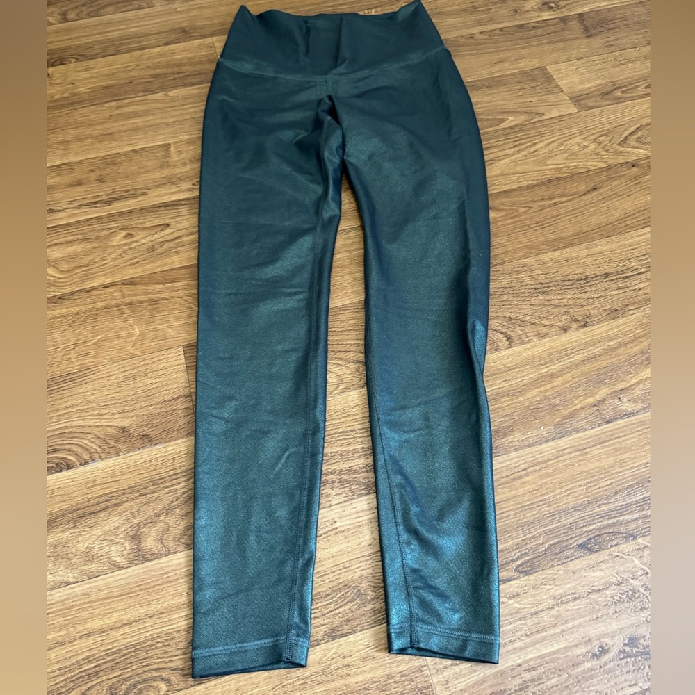 EUC emerald green with shimmer leggings. Go Dry Fabric. Size L